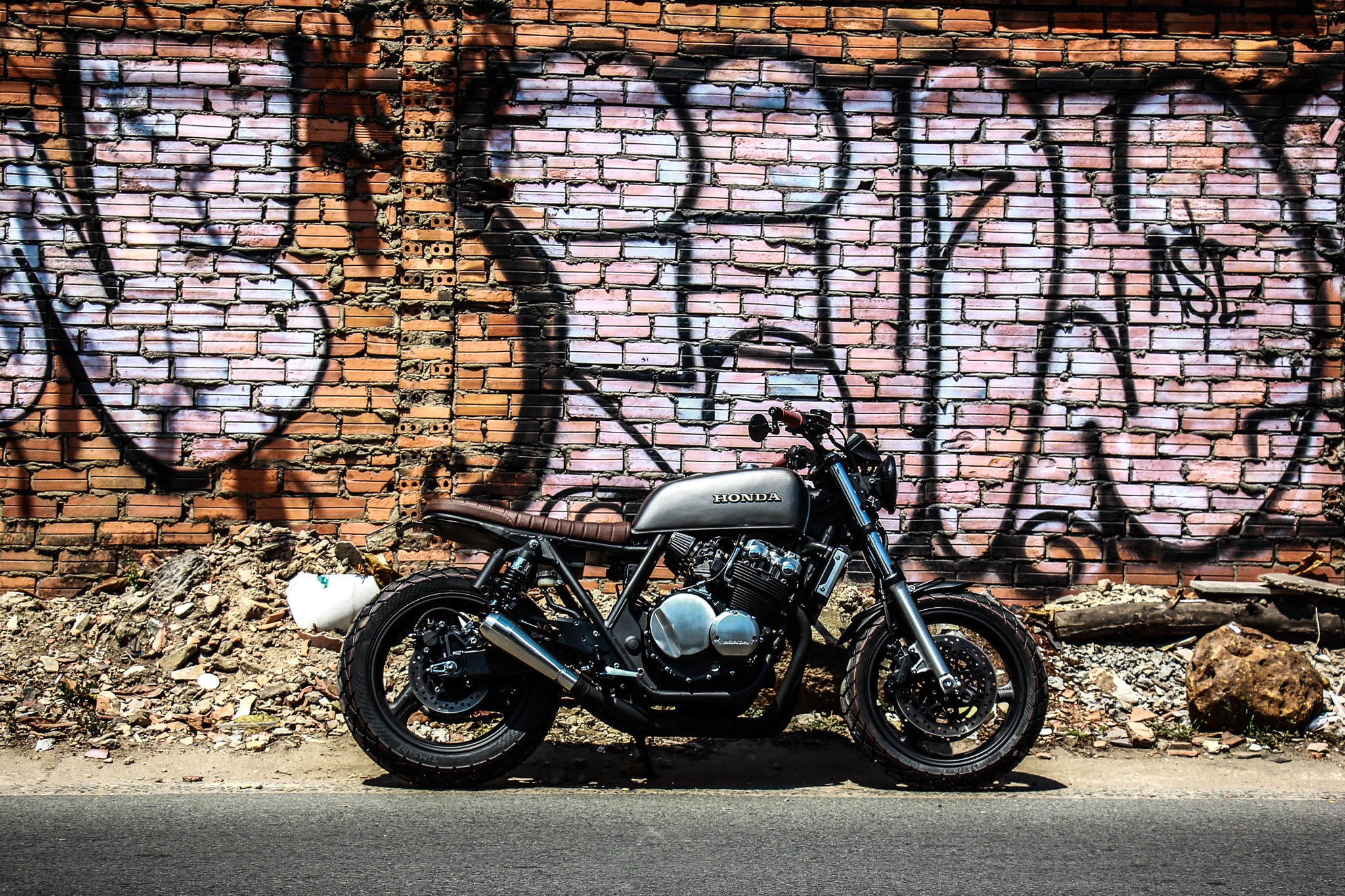 Honda CB400SF lot xac voi phong cach tracker anh 1