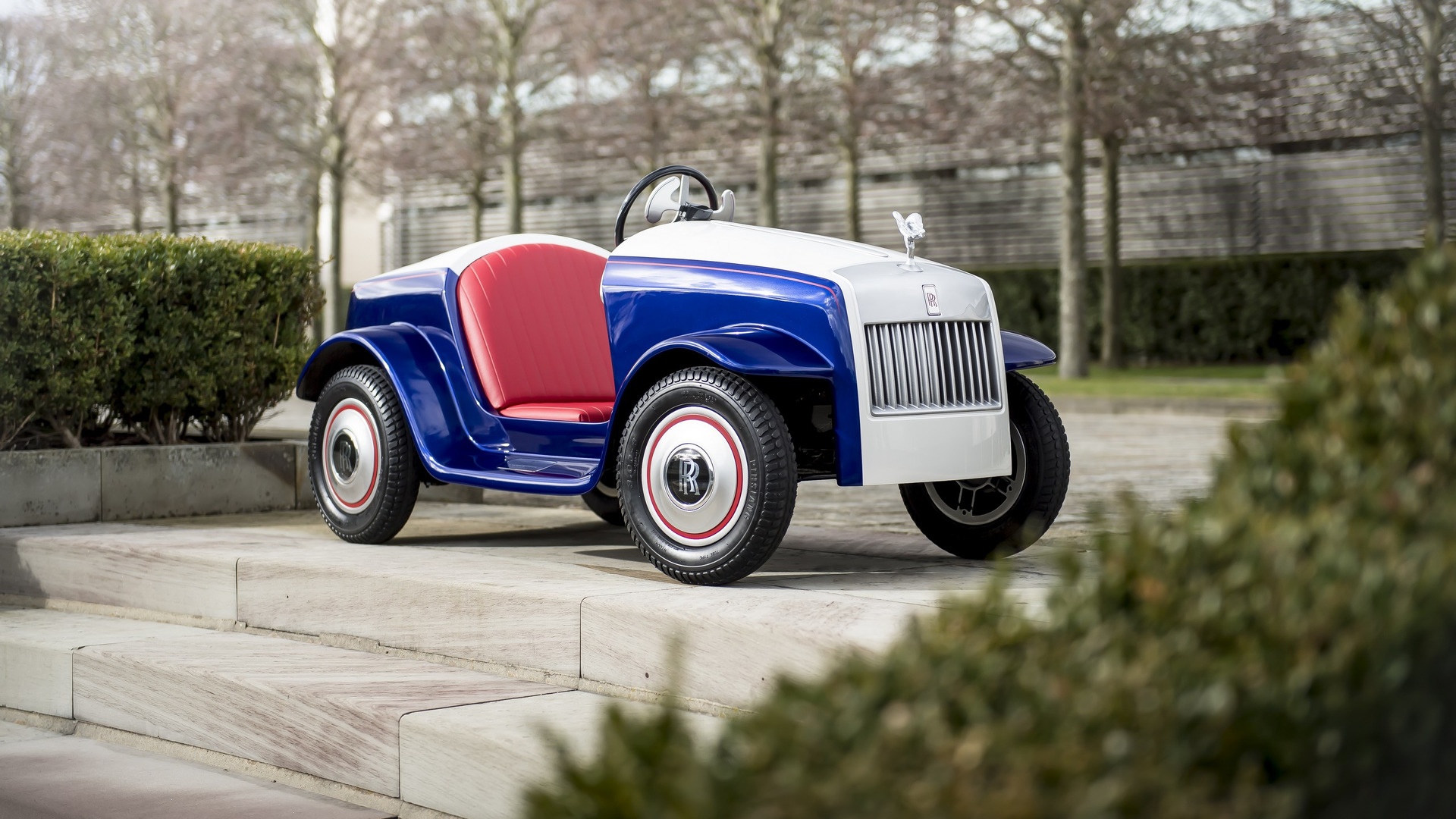 Rolls-Royce san xuat xe danh cho tre em khuyet tat anh 11