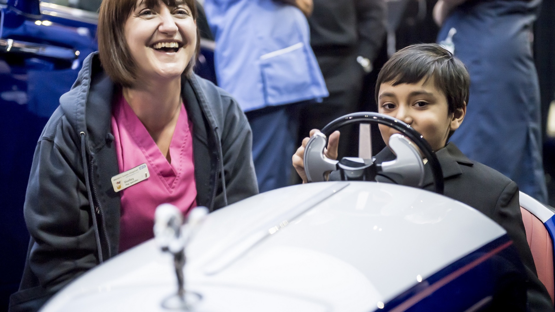 Rolls-Royce san xuat xe danh cho tre em khuyet tat anh 4