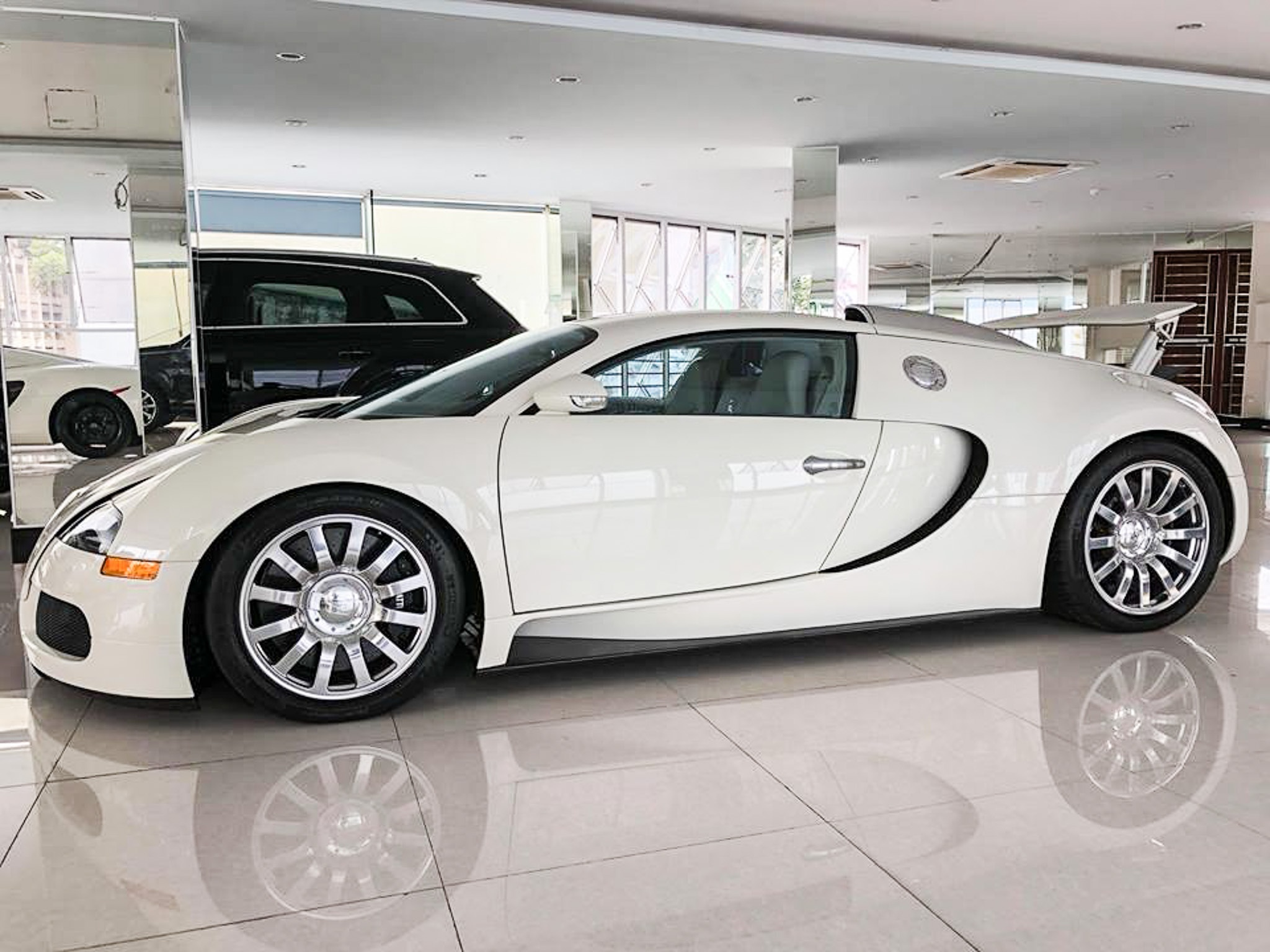 Bugatti Veyron doc nhat tai Viet Nam doi mau trang anh 5