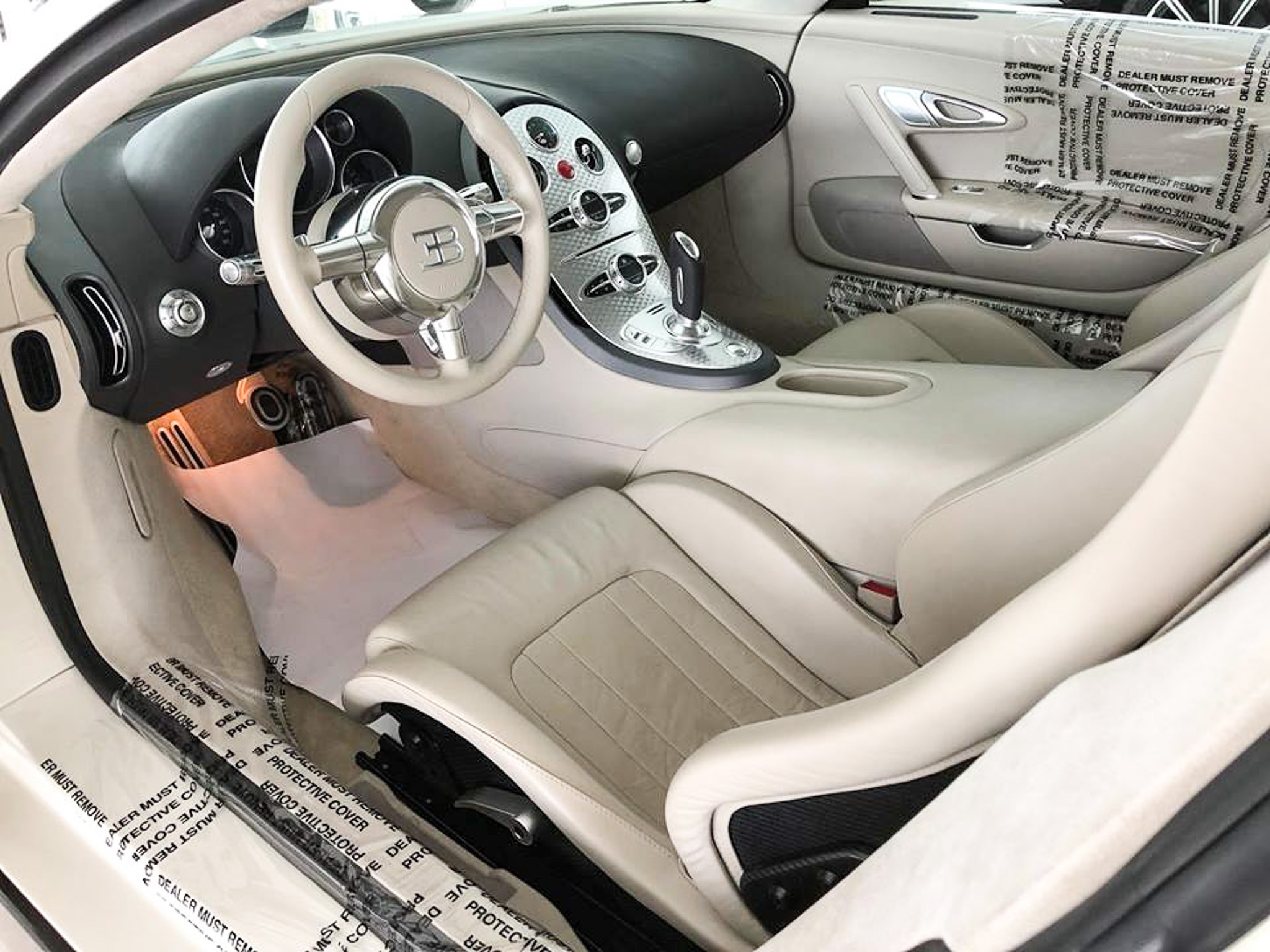 Bugatti Veyron doc nhat tai Viet Nam doi mau trang anh 7