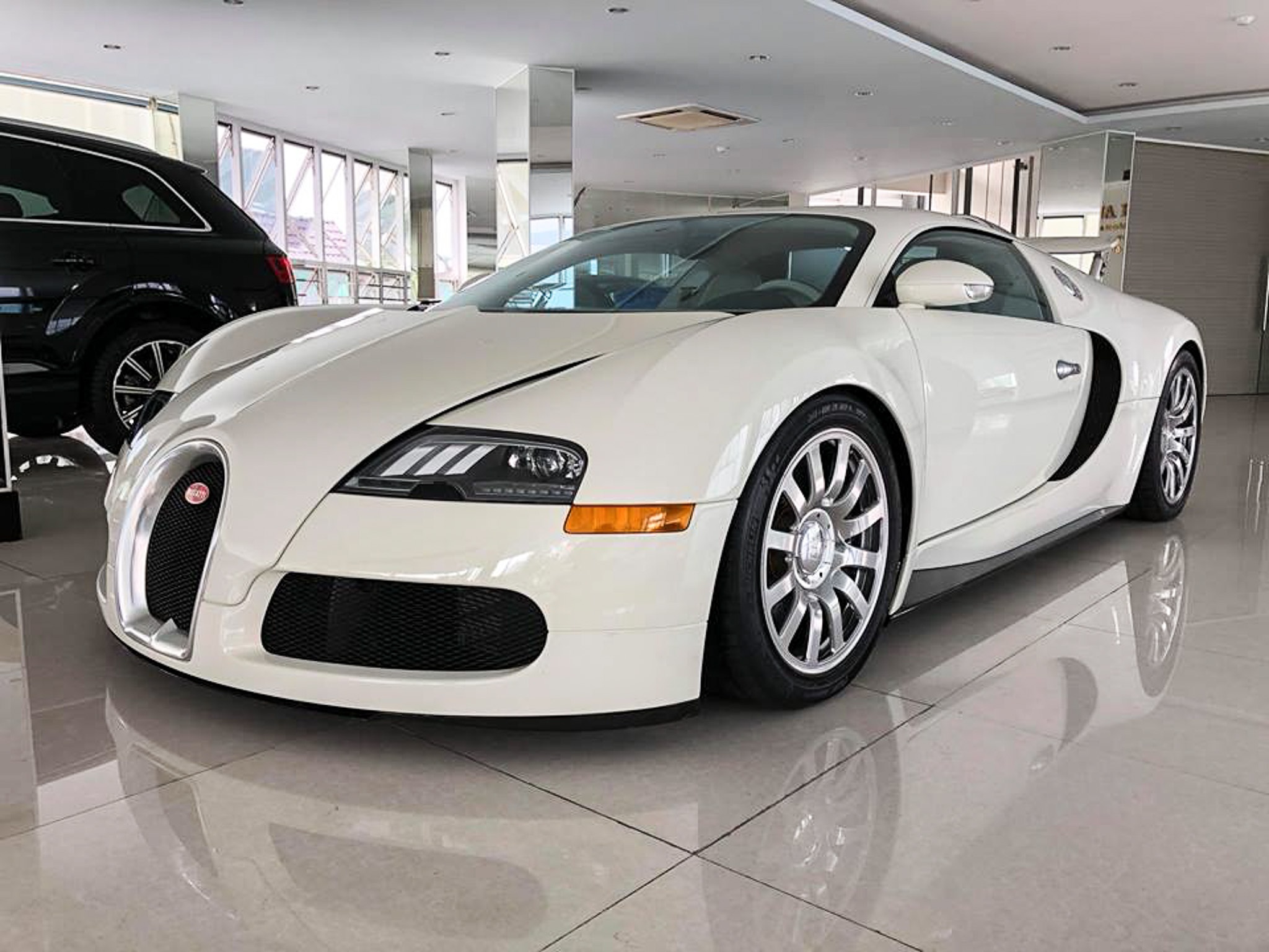 Bugatti Veyron doc nhat tai Viet Nam thay ao moi hinh anh