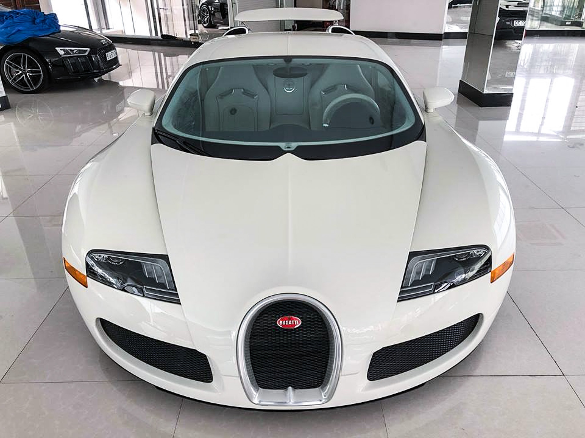 Bugatti Veyron doc nhat tai Viet Nam doi mau trang anh 2