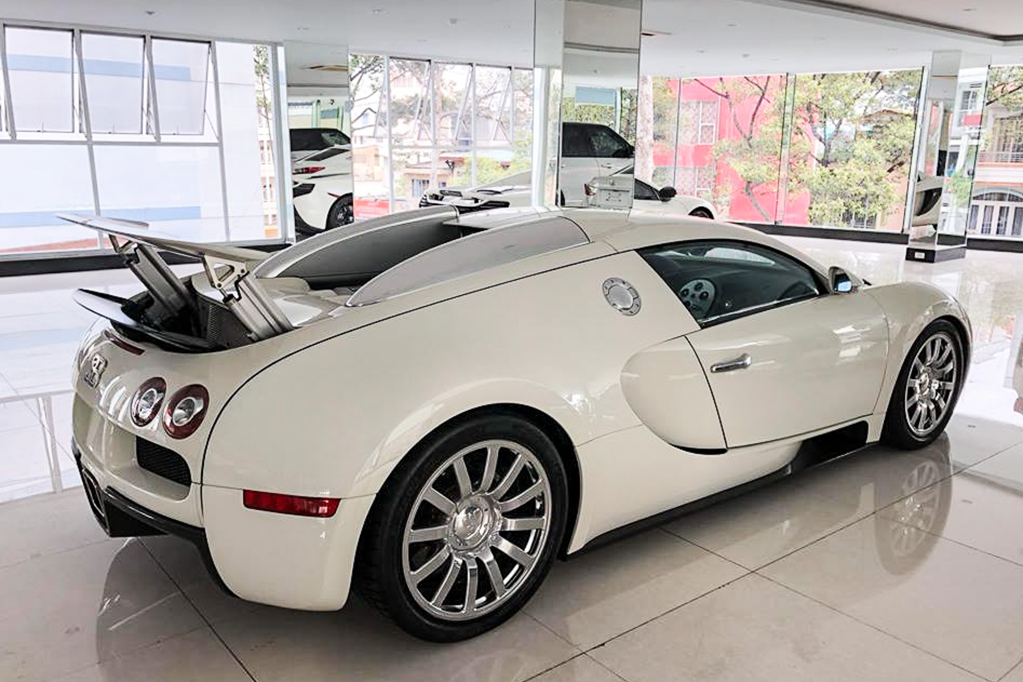 Bugatti Veyron doc nhat tai Viet Nam doi mau trang anh 11