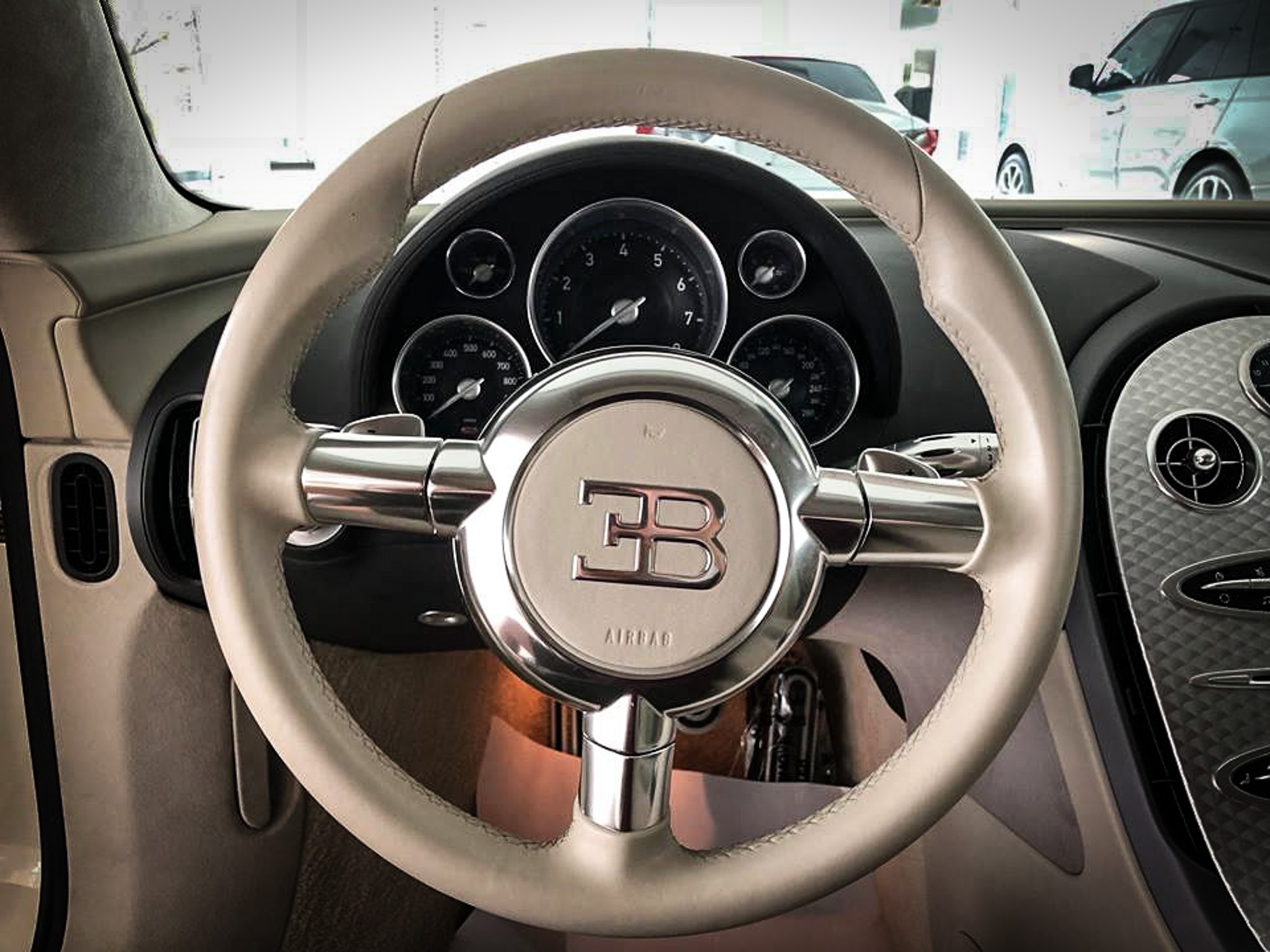 Bugatti Veyron doc nhat tai Viet Nam doi mau trang anh 8