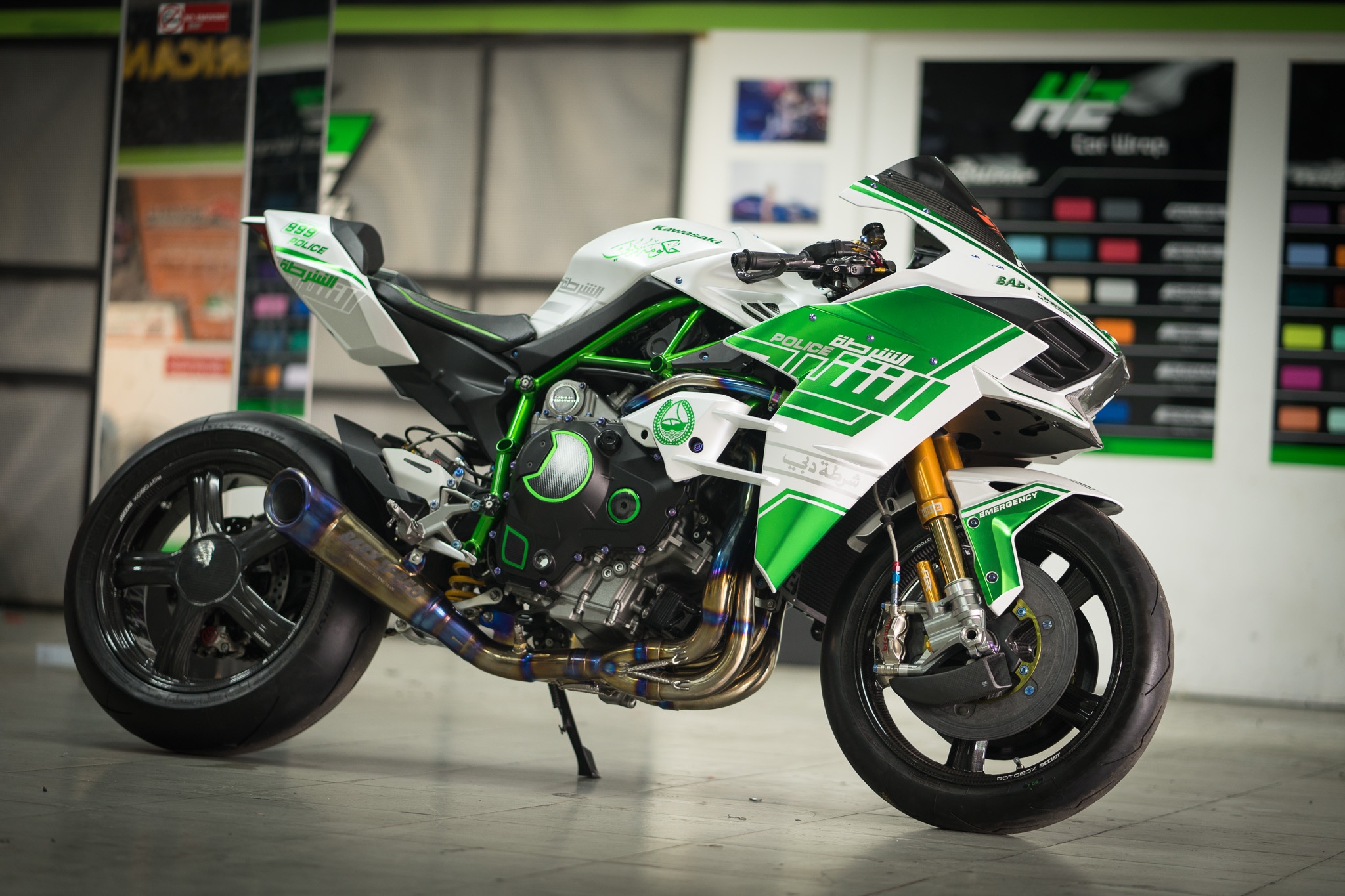 Kawasaki H2 phong cach canh sat Dubai tai Sai Gon hinh anh