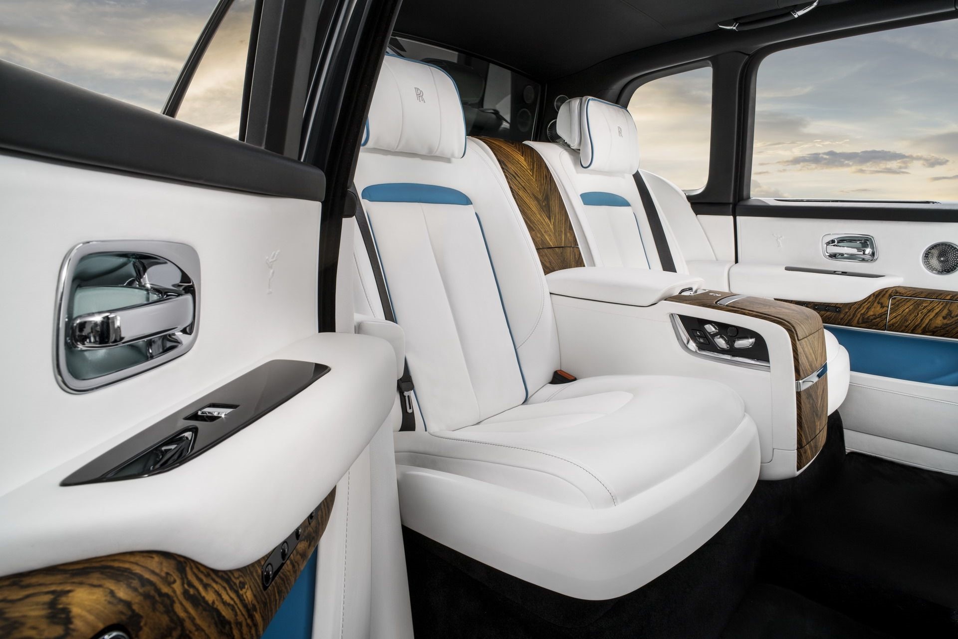 Rolls-Royce Cullinan: đối thủ đáng gờm của Bentley Bentayga ảnh 6 Rolls-Royce Cullinan: doi thu dang gom cua Bentley Bentayga anh 6
