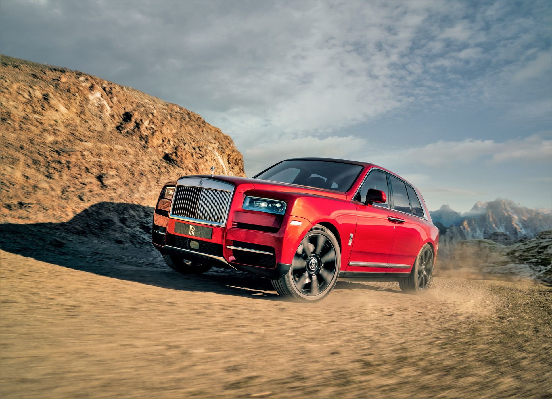 Rolls-Royce Cullinan: đối thủ đáng gờm của Bentley Bentayga ảnh 7 Rolls-Royce Cullinan: doi thu dang gom cua Bentley Bentayga anh 7