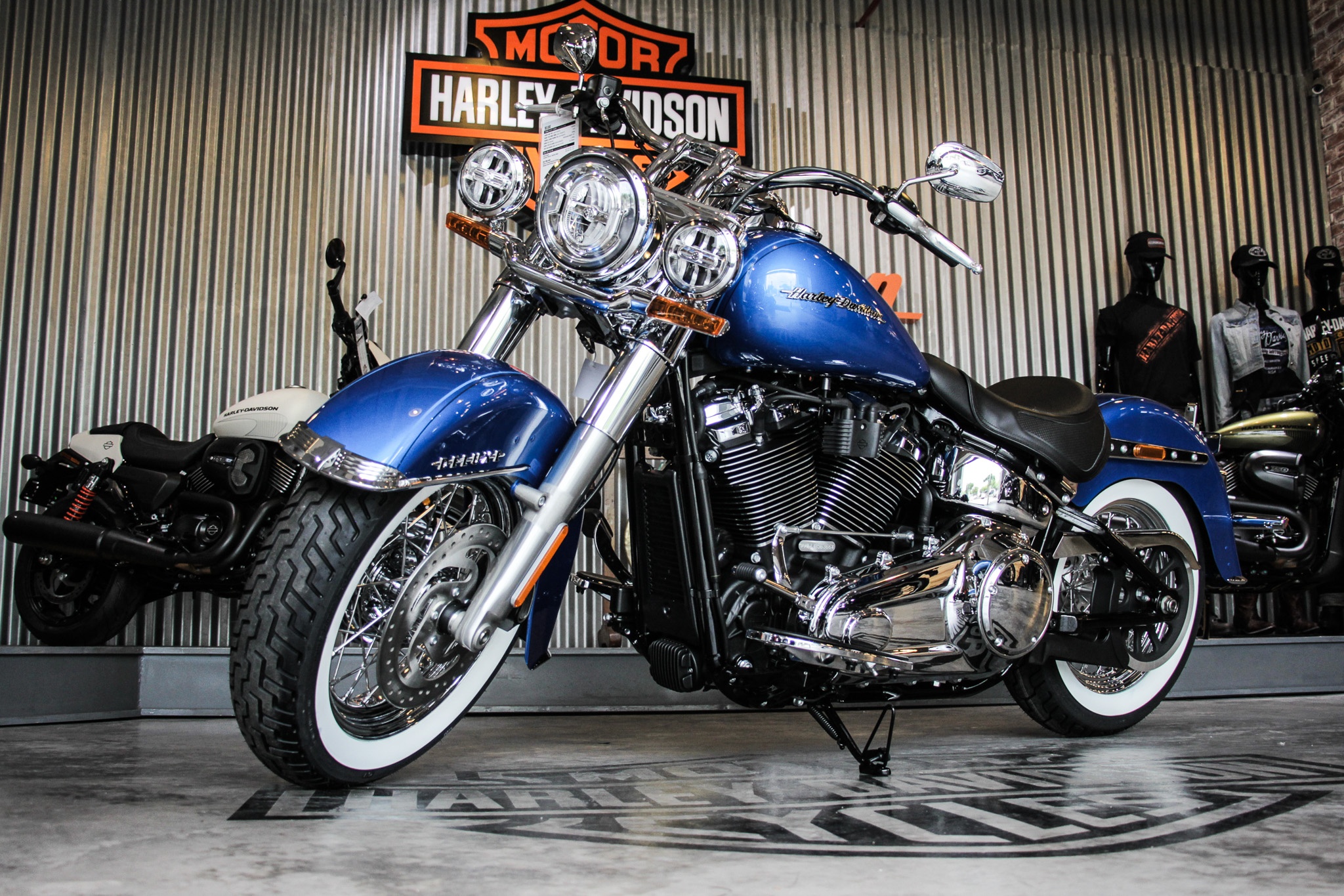 Harley-Davidson Softail Deluxe 2018 gia gan mot ty duy nhat o VN hinh anh