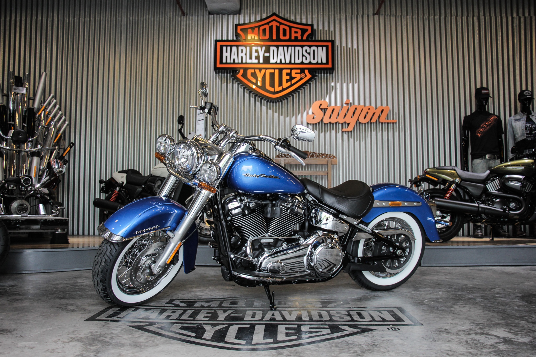 Can canh Harley-Davidson Softail Deluxe 2018 gia gan 1 ty dong hinh anh