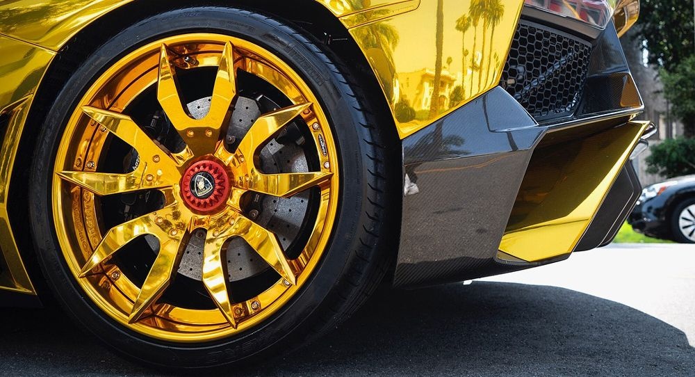Siêu xe Lamborghini ánh vàng của ca sĩ Chris Brown ảnh 4 Sieu xe Lamborghini anh vang cua ca si Chris Brown anh 4
