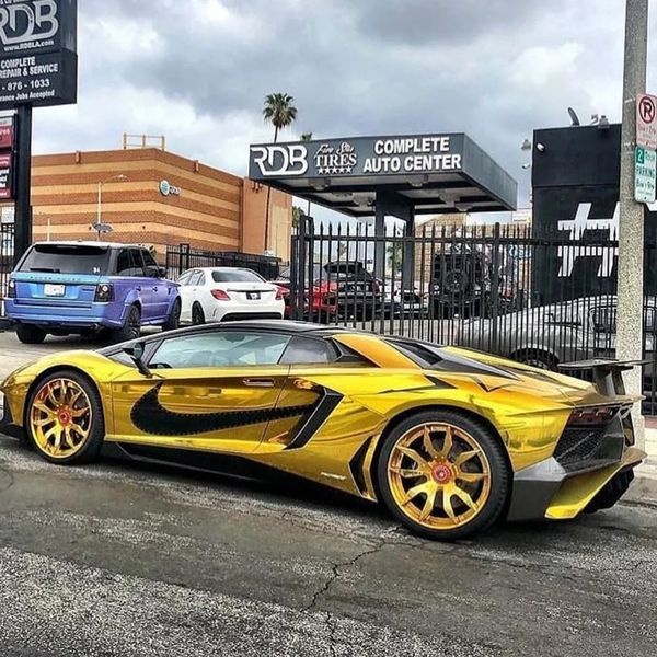 Siêu xe Lamborghini ánh vàng của ca sĩ Chris Brown ảnh 3 Sieu xe Lamborghini anh vang cua ca si Chris Brown anh 3