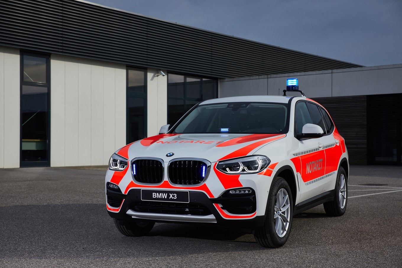 BMW tung 6 mau xe uu tien cho luc luong phan ung nhanh hinh anh