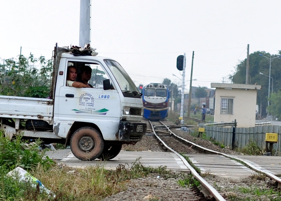 Nhung ky nang can biet khi bang qua duong ray anh 2