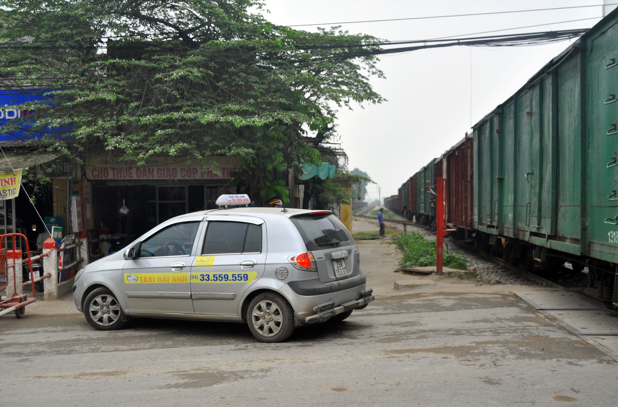 Nhung ky nang can biet khi bang qua duong ray anh 4