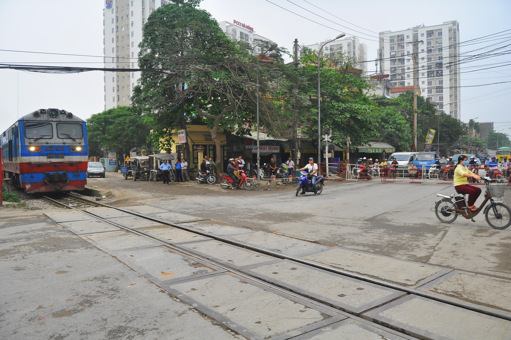 Nhung ky nang can biet khi bang qua duong ray anh 5