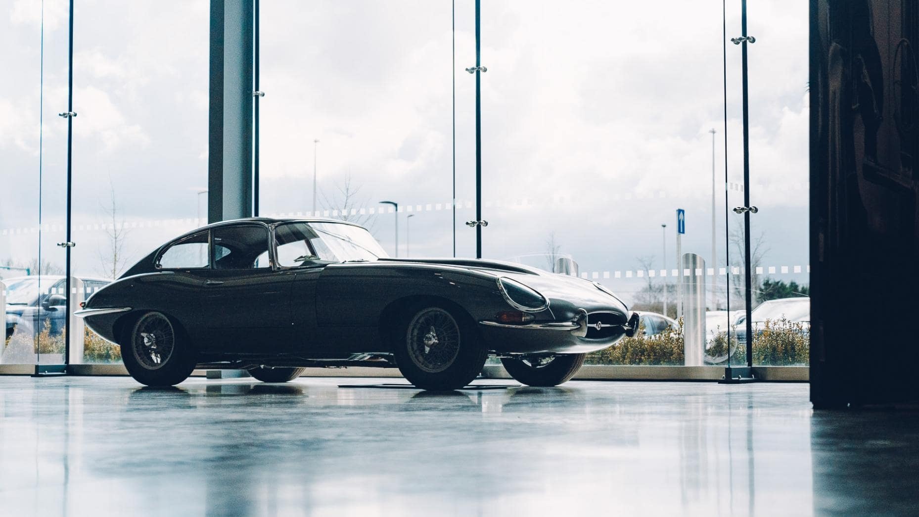 Tham quan trung tam trien lam xe co Jaguar Land Rover anh 7