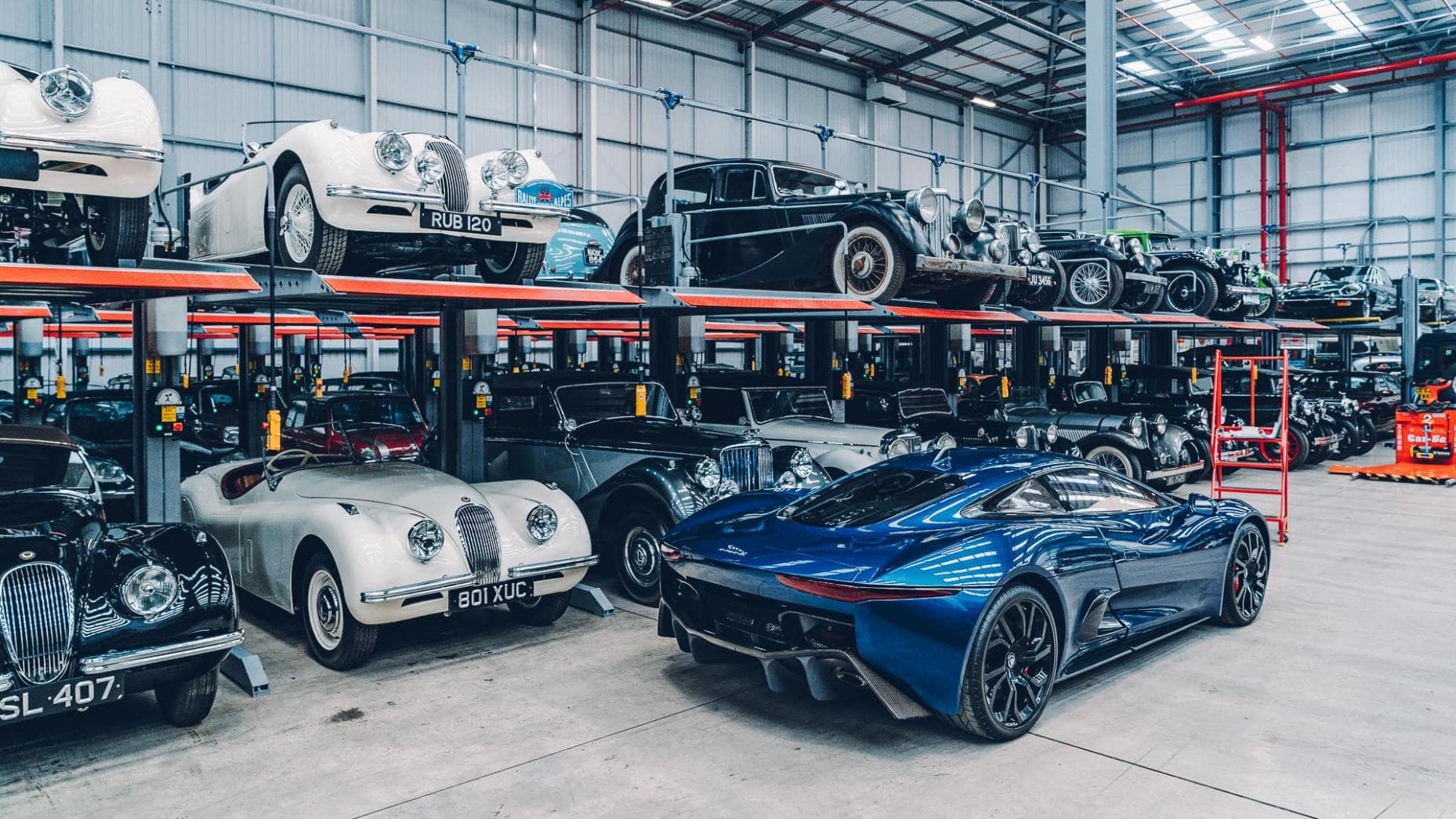 Tham quan trung tam trien lam xe co Jaguar Land Rover anh 10