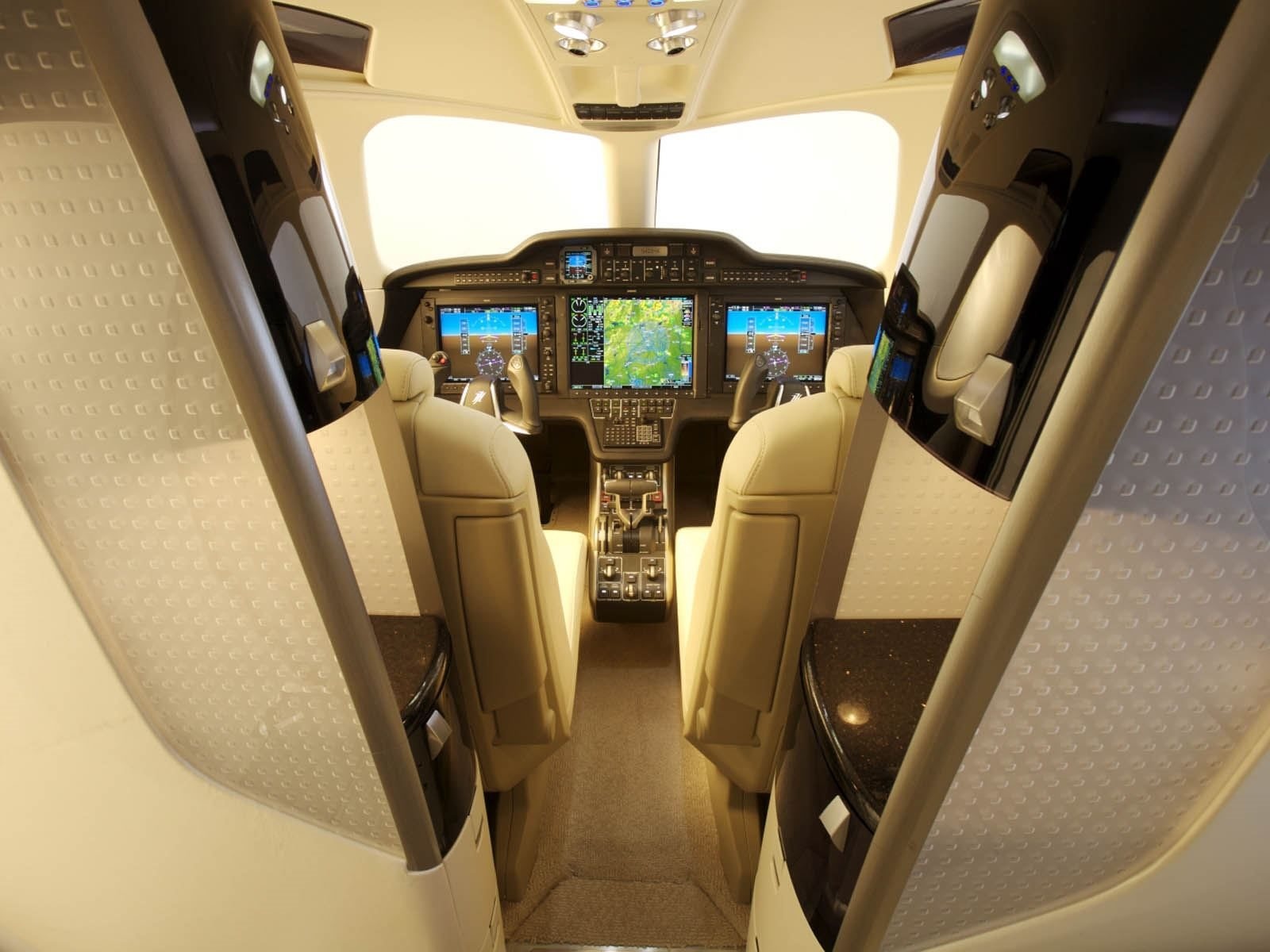 Can canh may bay HondaJet Elite anh 4