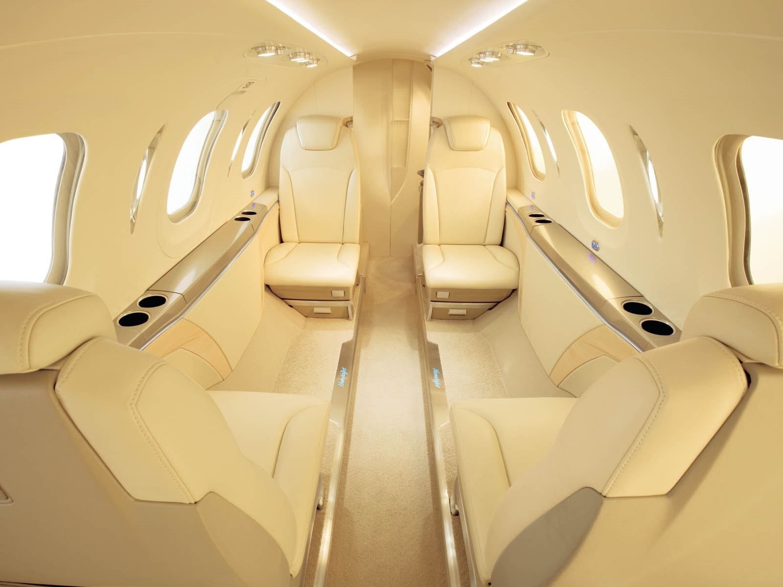 Can canh may bay HondaJet Elite anh 8