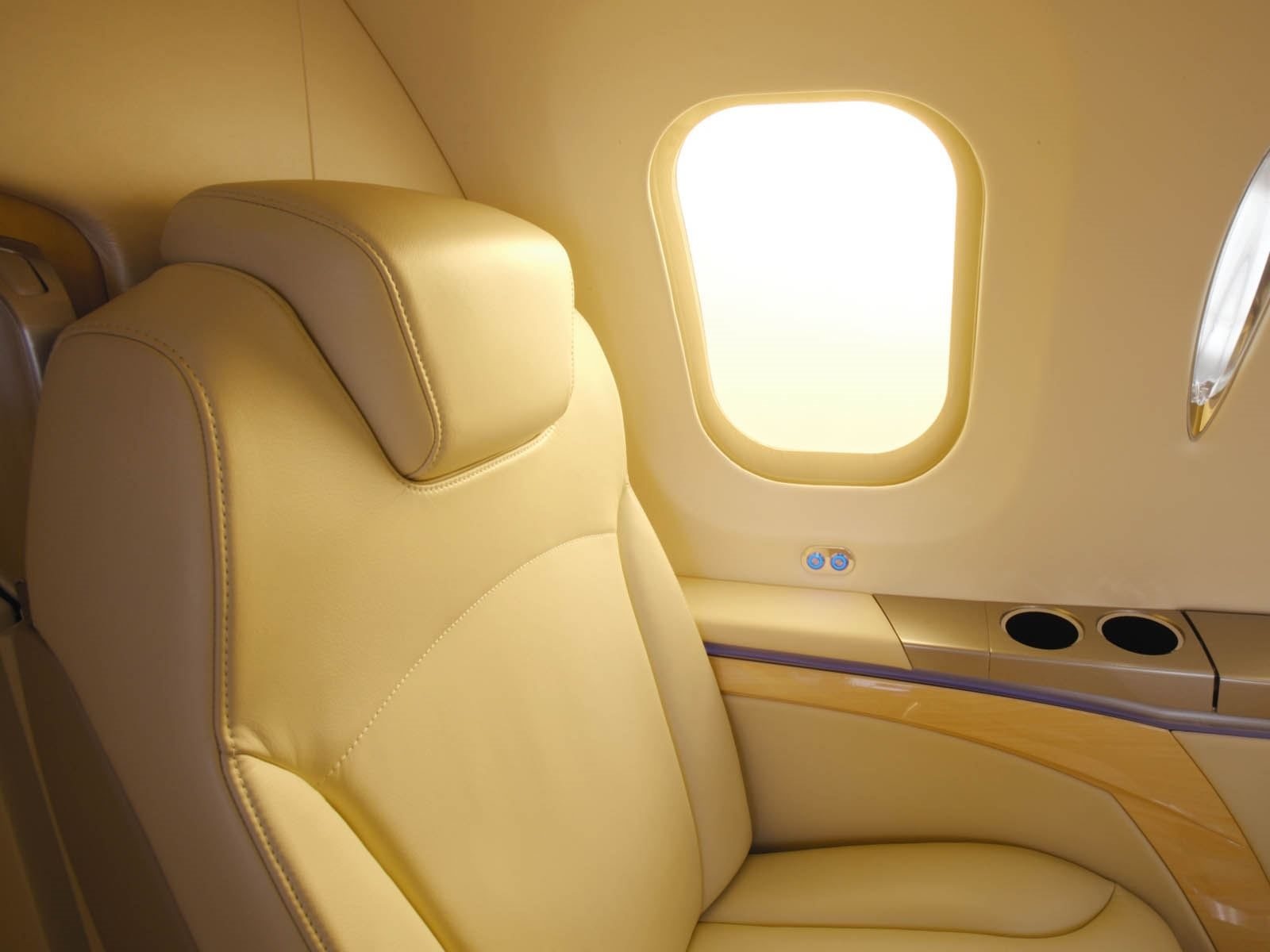 Can canh may bay HondaJet Elite anh 7