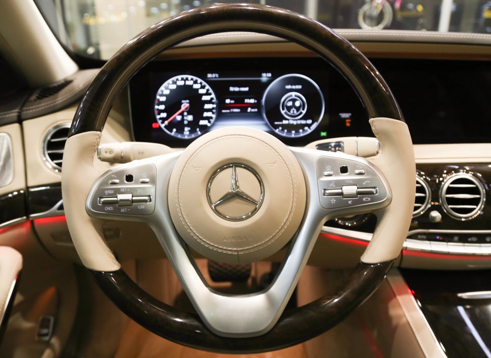 Can canh Mercedes-Benz S450 anh 9