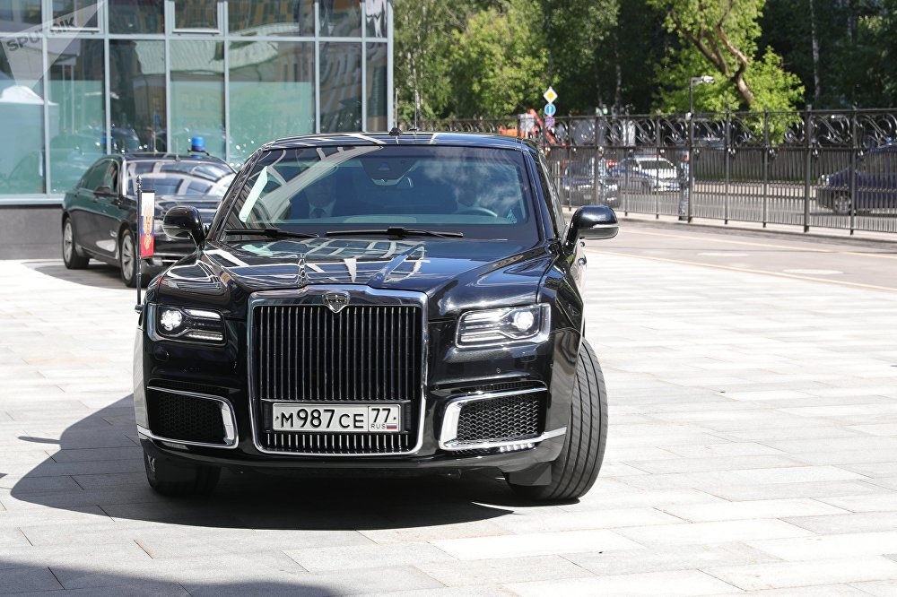 Tổng thống Putin giới thiệu chiếc limo do Nga sản xuất ảnh 1 Tong thong Putin gioi thieu chiec limo do Nga san xuat anh 1