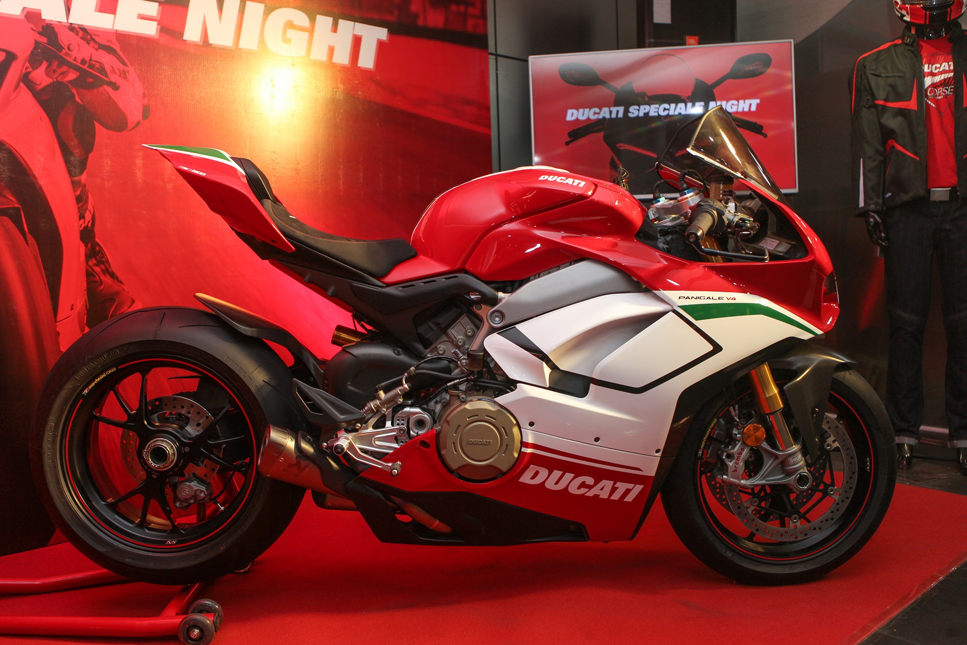 Ducati công bố giá bán loạt xe mới ảnh 1 Ducati cong bo gia ban loat xe moi anh 1