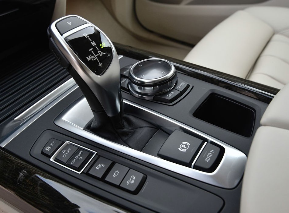 So sanh BMW X5 2019 va BMW X5 cu anh 19