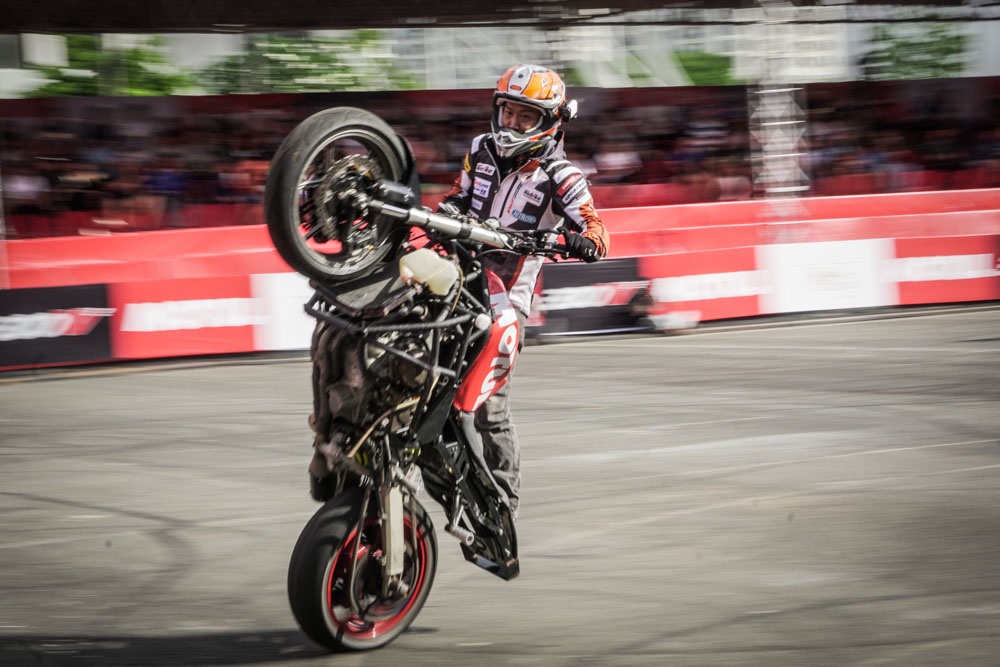 Nhung man bieu dien mao hiem tai ngay hoi moto stunt hinh anh