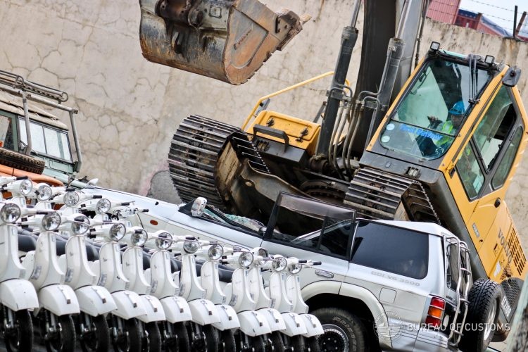 Dan moto xe may hon tram chiec bi nghien nat anh 3