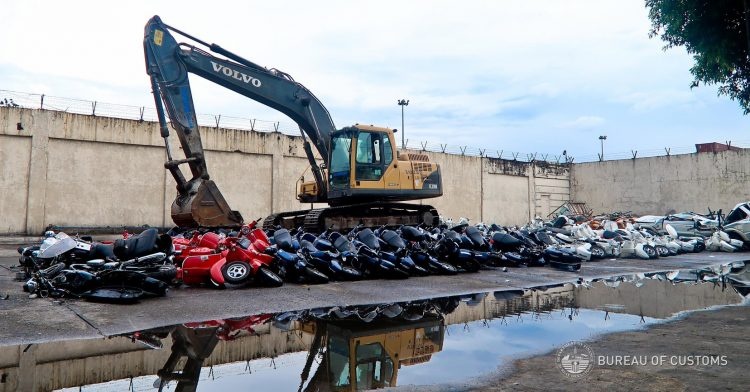 Dan moto xe may hon tram chiec bi nghien nat anh 5