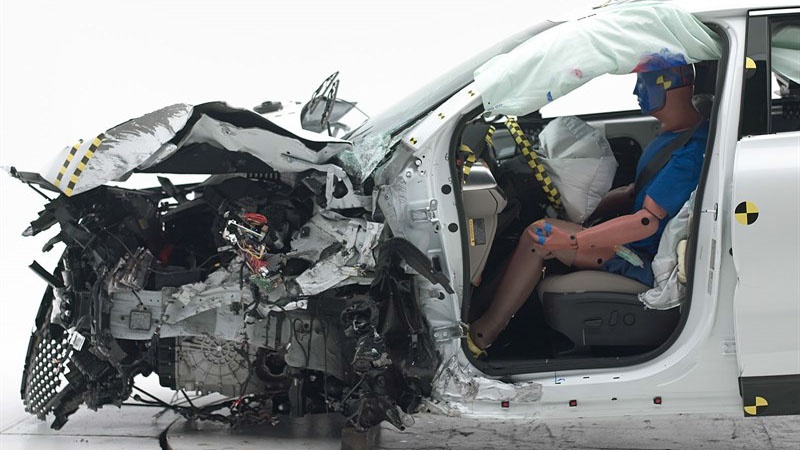 So sanh do an toan giua Ford Explorer va Kia Sorento anh 8