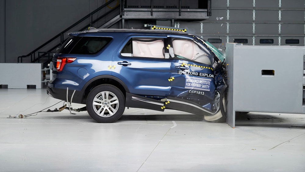 Thu nghiem an toan khi va cham: Ford Explorer thua xa Kia Sorento hinh anh