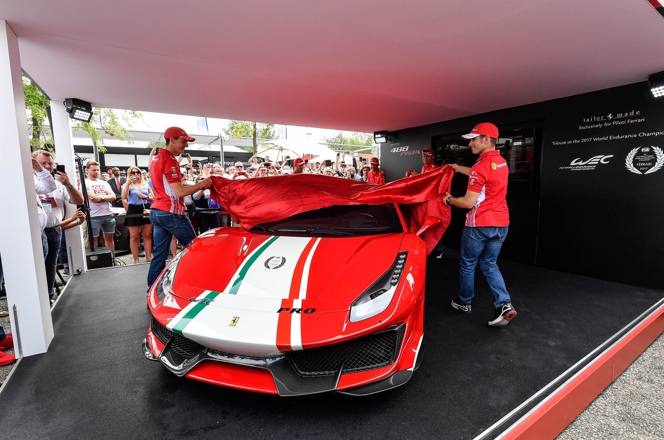 Sieu xe Ferrari 488 Pista ra mat phien ban dac biet hinh anh