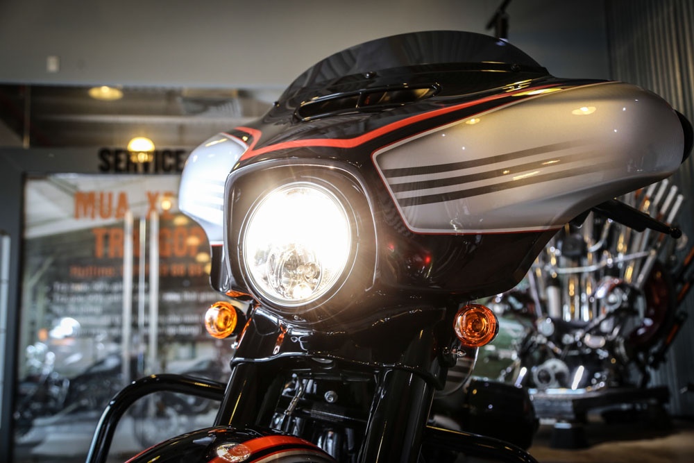 Chi tiet Harley-Davidson Street Glide Special 2018 doc nhat tai VN hinh anh