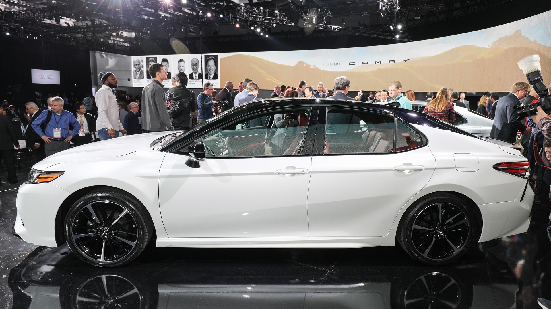 Toyota Camry tro lai chau Au anh 7