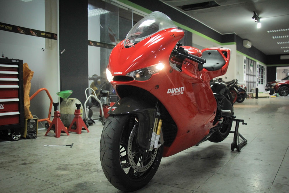 Can canh Ducati Desmosedici RR dau tien tai Viet Nam anh 1
