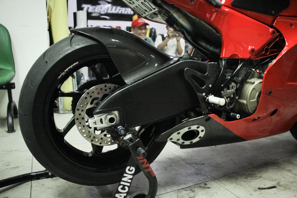 Can canh Ducati Desmosedici RR dau tien tai Viet Nam anh 8