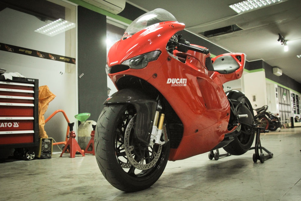 Sieu moto Ducati Desmosedici RR dau tien tai Viet Nam gia gan 5,3 ty hinh anh