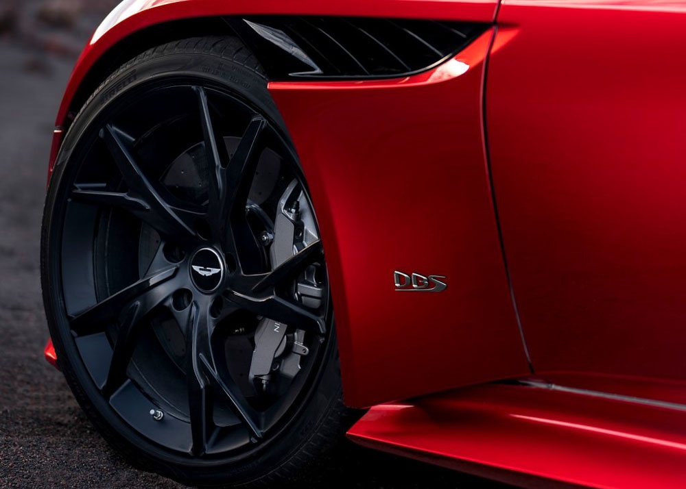Sieu xe Aston Martin DBS Superleggera lo dien anh 5