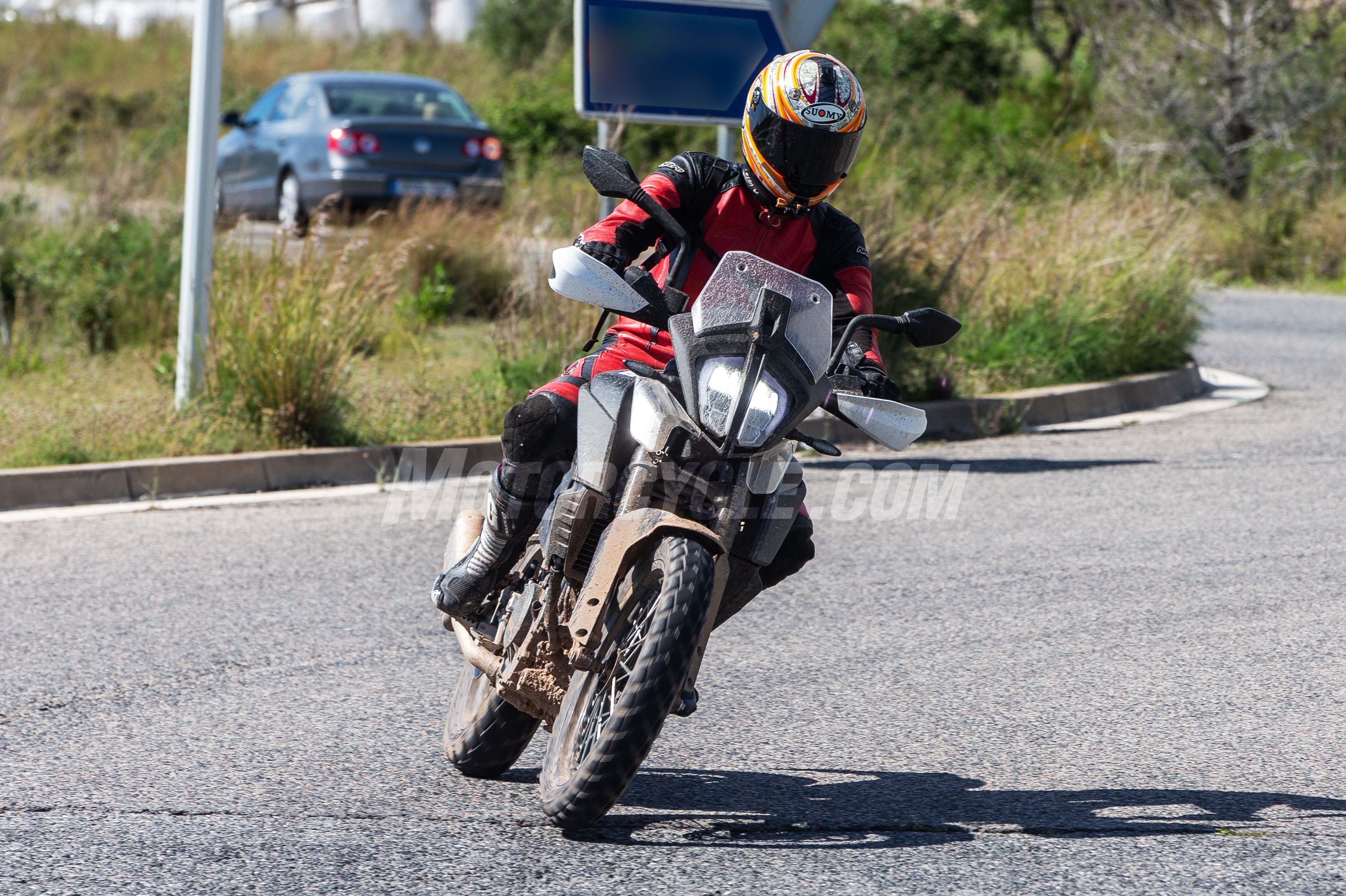 KTM 390 Adventure bat ngo lo dien anh 1