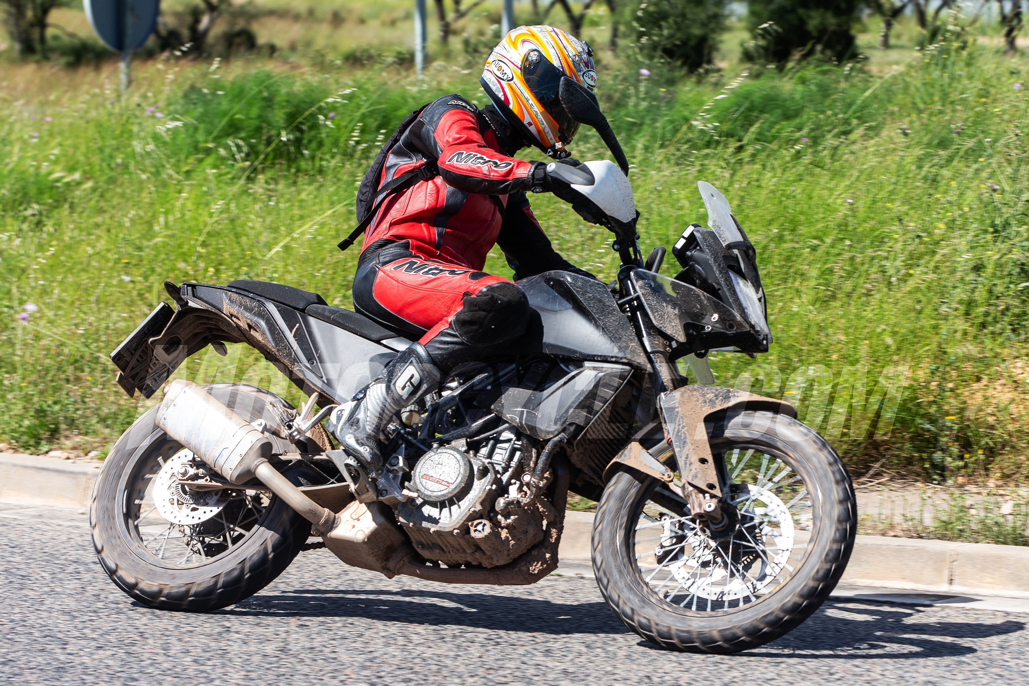 KTM 390 Adventure bat ngo lo dien anh 7