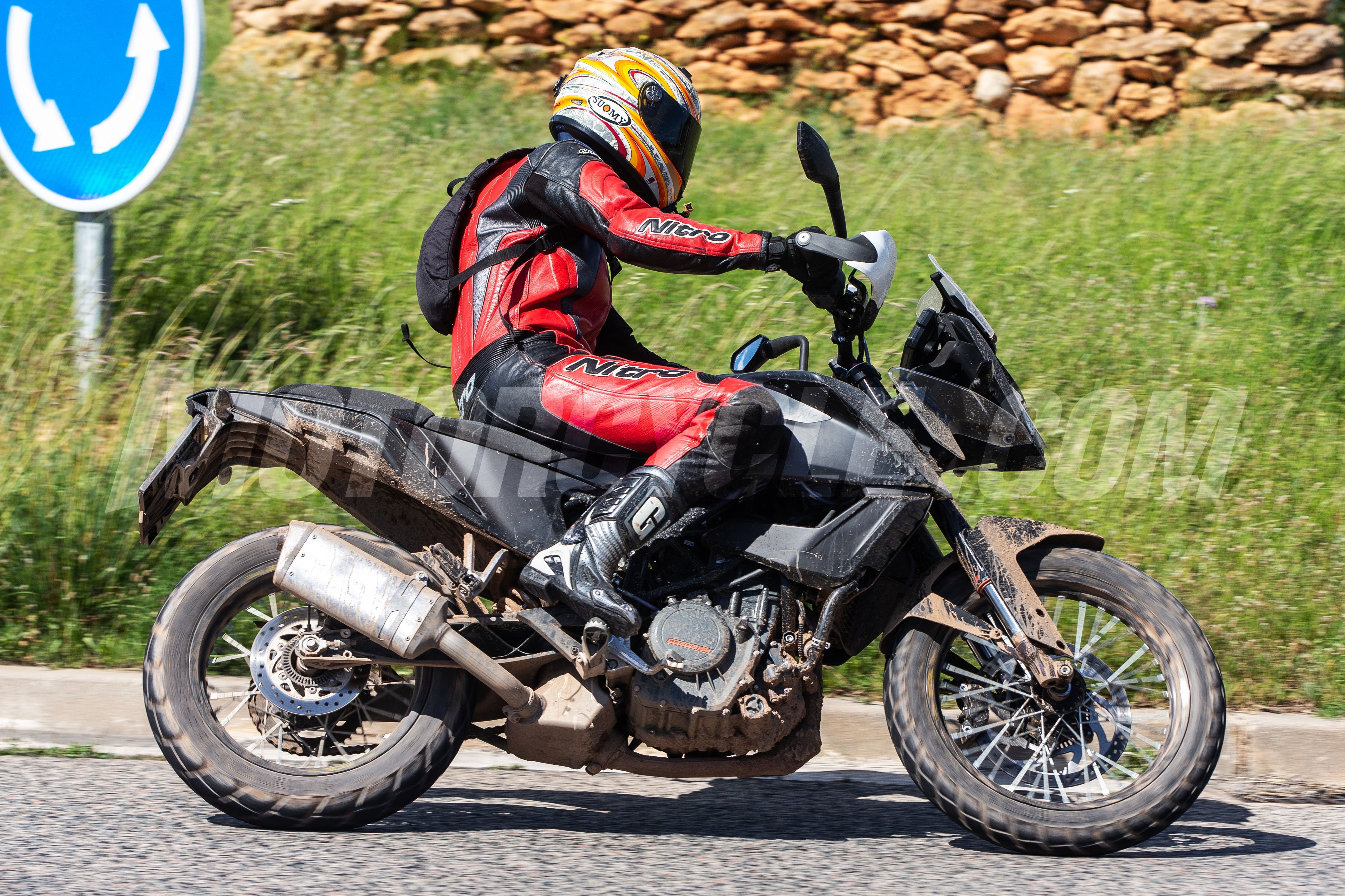 KTM 390 Adventure bat ngo lo dien anh 2