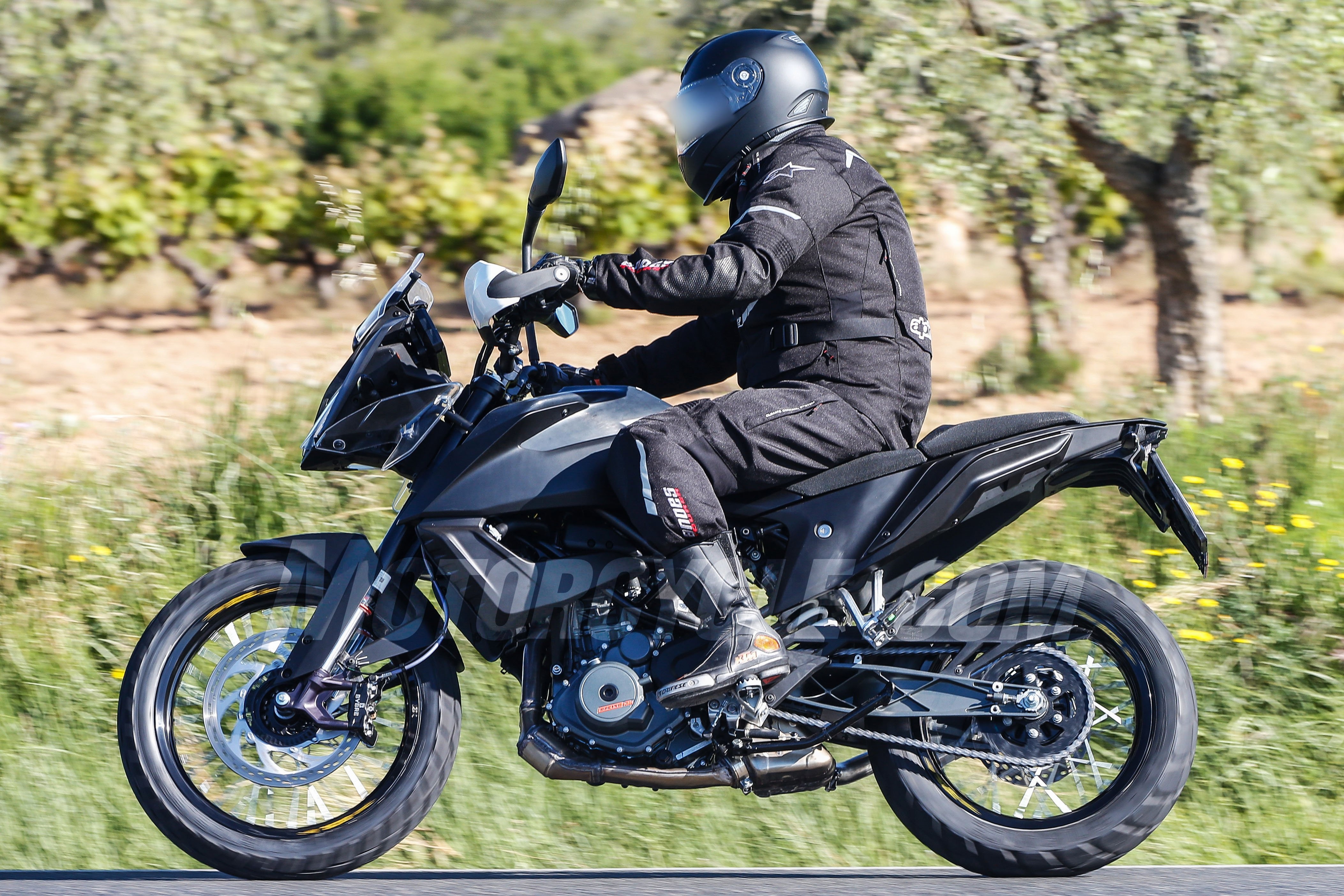 KTM 390 Adventure bat ngo lo dien anh 3