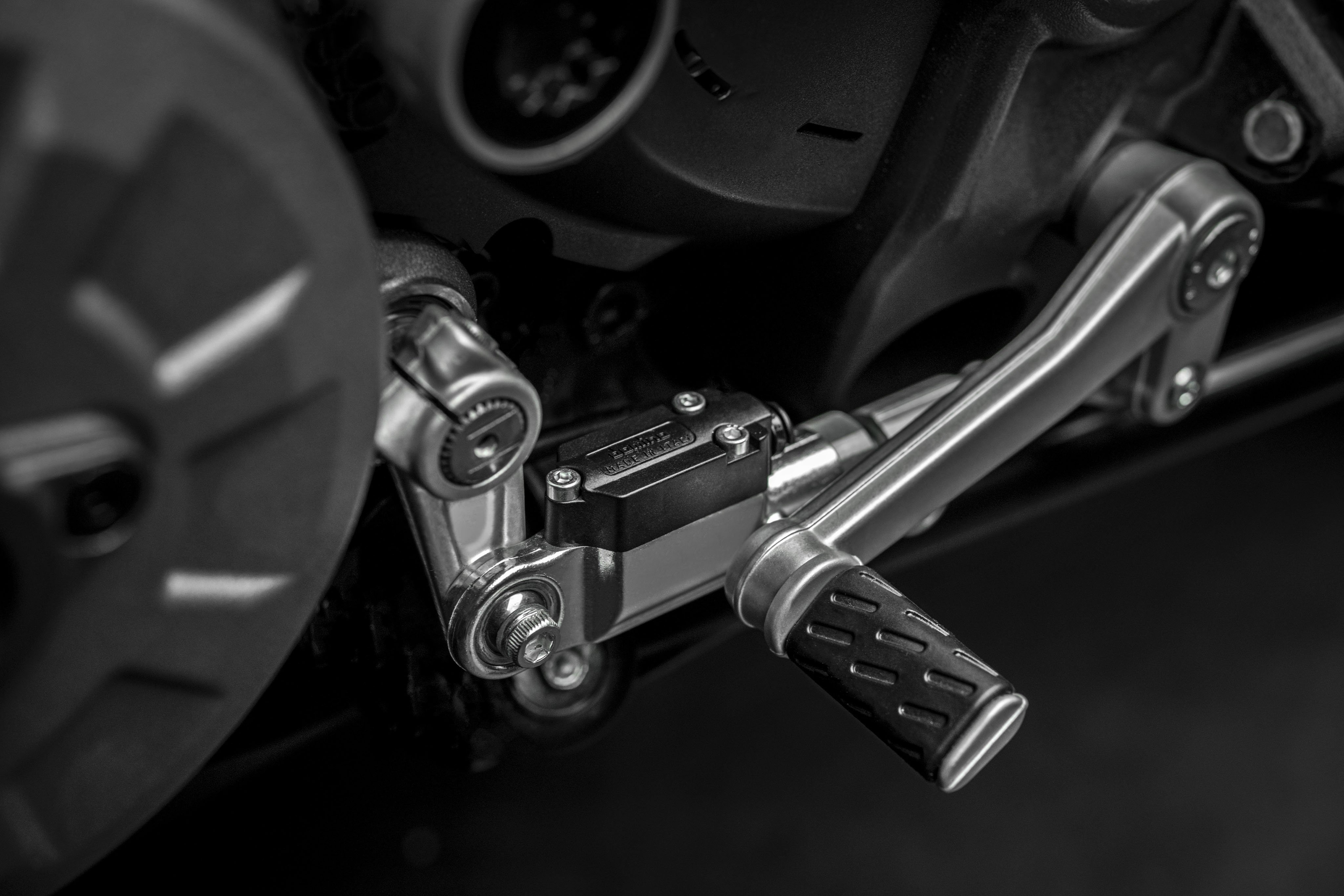 Ducati cong bo Monster 1200 ban ky niem 25 nam anh 10