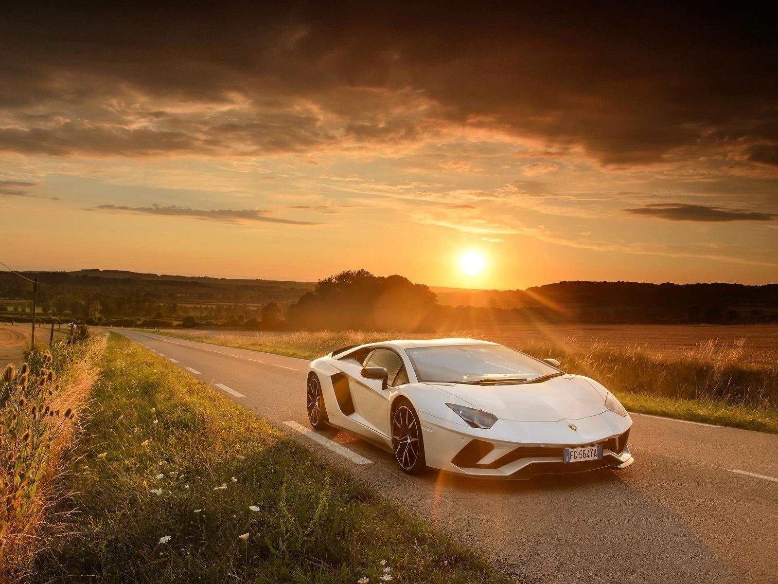 Nhung mau xe dong co V12 huyen thoai anh 4