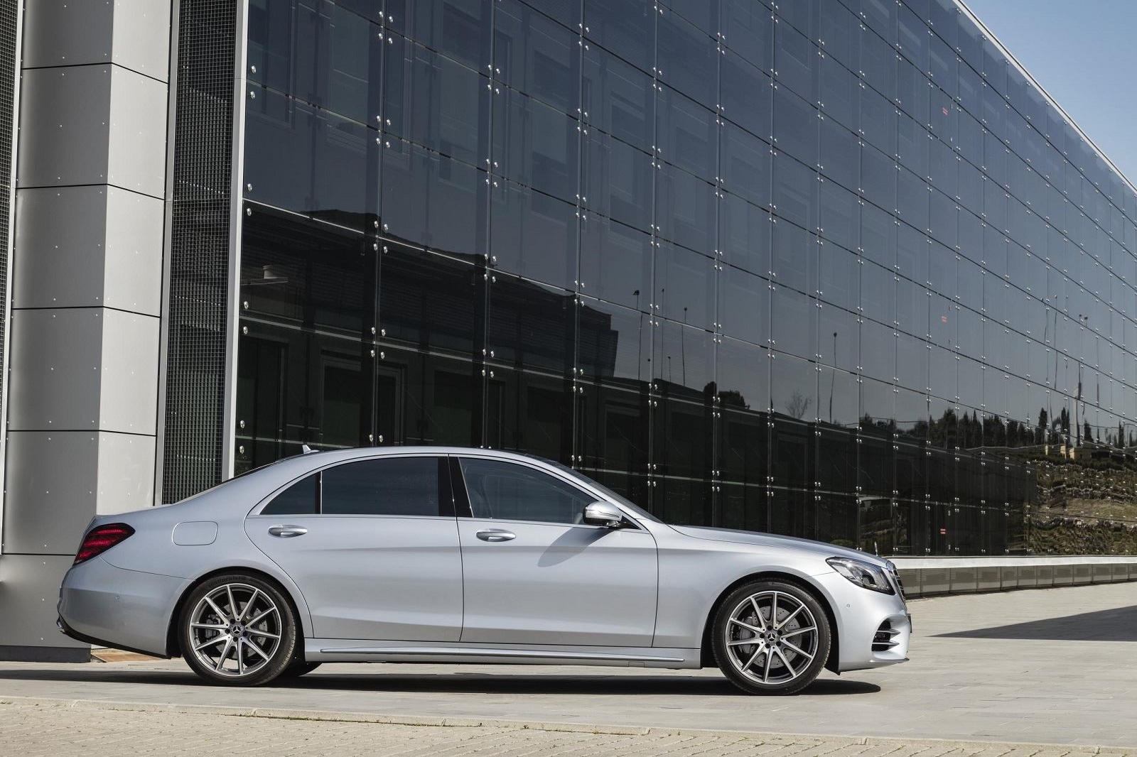 Nhung mau xe dong co V12 huyen thoai anh 7