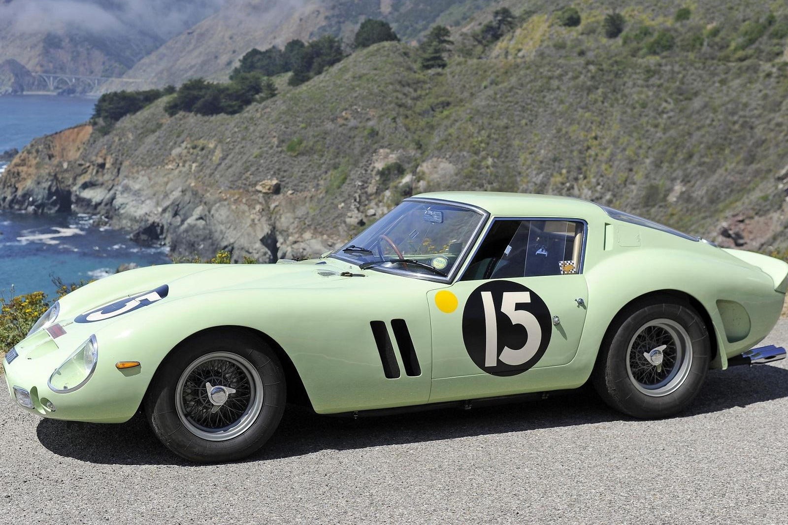 Nhung mau xe dong co V12 huyen thoai anh 1