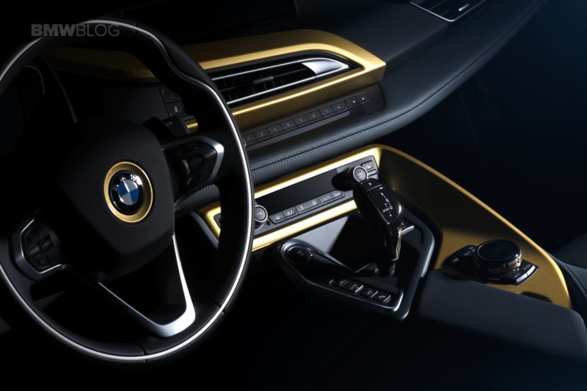 BMW i3 va i8 ma vang 24 carat duoc ban dau gia anh 7